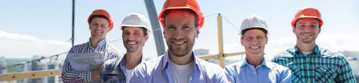 Equipe técnica em inspeção industrial